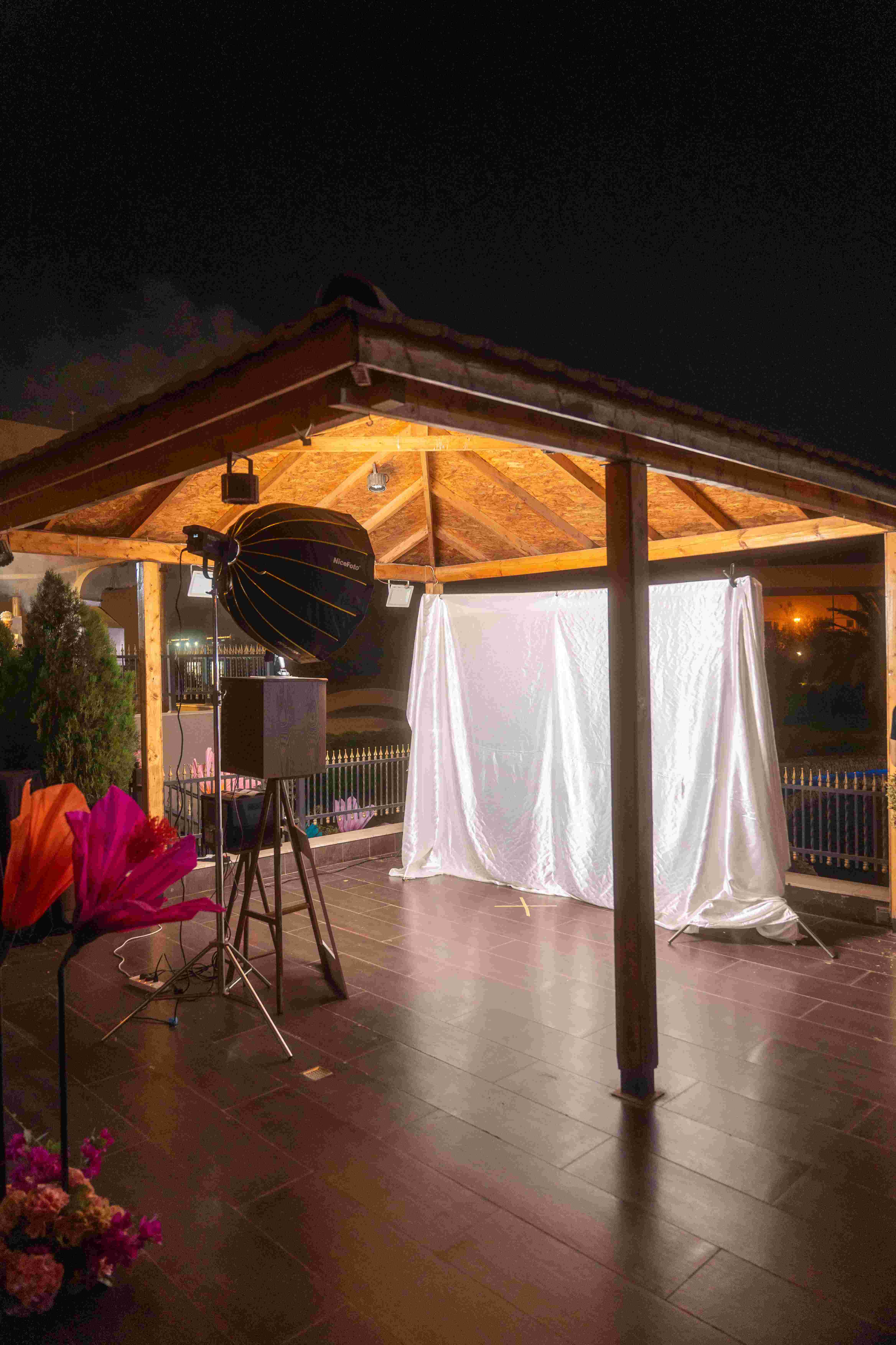 People enjoying a Memora photo booth